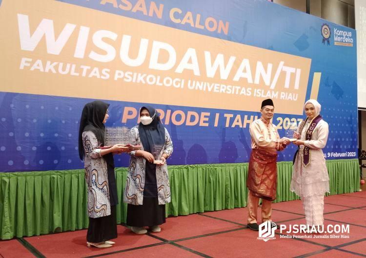 Dekan Psikologi UIR Ucapkan Selamat Kepada Wisudawan