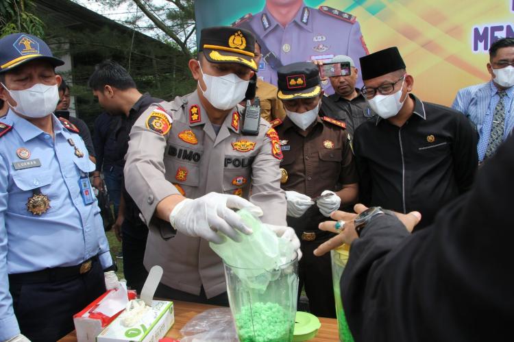 Demi Kenyamanan Jelang Bulan Ramadhan, Polres Bengkalis Musnahkan Barang Bukti Narkoba, Miras dan Knalpot Brong