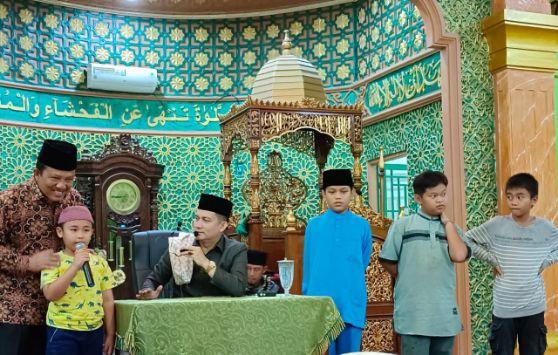 Isi Ramadhan di Masjid Nurul Islam Desa Simpang Padang, Sanusi Sampaikan Tausiyah Pentingnya Infaq dan Sedekah