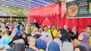 PT Musim Mas Salurkan 3 Ton Minyak Goreng dalam Gelar Pasar Murah di Halaman Kantor DKPTH Kabupaten Pelalawan