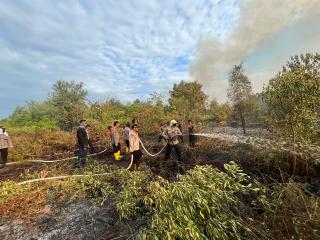 Kapolres Bengkalis Turun Langsung ke Titik Hotspot Kebakaran Hutan di Kecamatan Bantan
