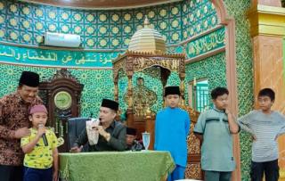 Isi Ramadhan di Masjid Nurul Islam Desa Simpang Padang, Sanusi Sampaikan Tausiyah Pentingnya Infaq dan Sedekah