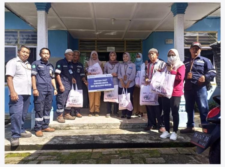 PT Timah Tbk Berbagi Kebahagiaan, Salurkan Paket Sembako untuk Lansia di Bangka Barat