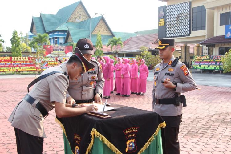 Kapolres Bengkalis Pimpin Upacara Sartijab Wakapolres Bengkalis, Kabag Ren dan Kapolsek Siak Kecil