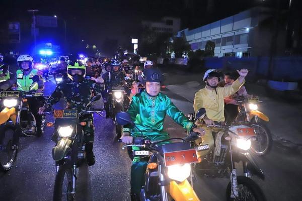 Sekdako Dampingi Pj Wako Pekanbaru Lepas Ribuan Warga Pawai Takbiran