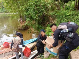 Batalyon C Pelopor Satbrimobda Riau Salurkan Bantuan Sembako, Donasi Hingga ke Pelosok Desa di Batang Gansal
