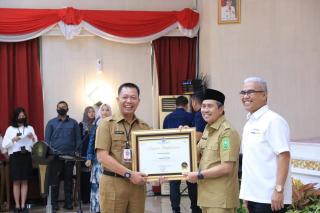 Pemko Pekanbaru Terima Piagam dari DJPb Treasury Award 2023 Dalam Kategori Kinerja KUR dan Ultra Mikro Terbaik