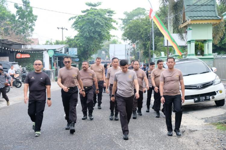 Dalam Rangka Hardiknas, Sukacita Murid SD 143 dan SD 77 Dikunjungi Kapolda dan Danrem