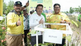 Langsung Dihadiri Bupati Rohil Afrizal Sintong, DLH Tanam 500 Pohon