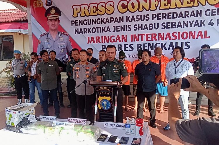 Polres Bersama Kodim 0303 Bengkalis Amankan 4 Kg Shabu di Loker Penyebrangan