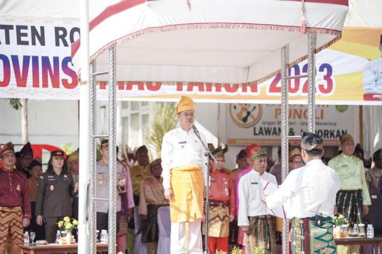 Pimpin Upacara HUT Provinsi Riau Ke-66, Bupati Rohil Sampaikan Amanat Gubernur