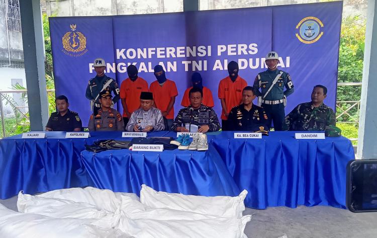Lanal Dumai Gagalkan Penyeludupan 150 Karung Barang Bekas Diduga Impor dari Singapura