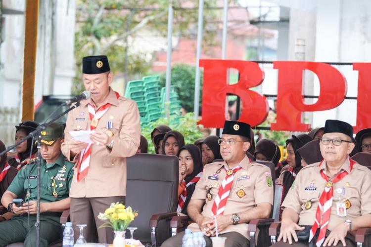 Bupati Rohil Sampaikan Sambutan Ketua Kwartir Nasional Saat Upacara Hari Pramuka ke-62