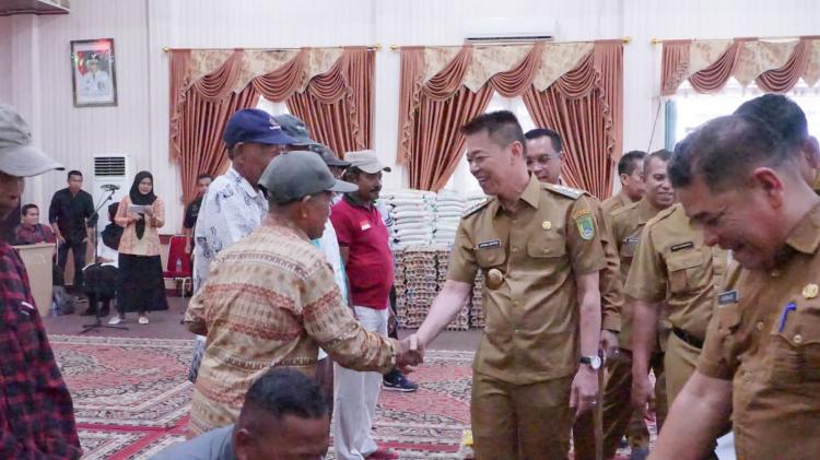 Bupati Rohil Gelar Temu Ramah Dengan Abang Becak dan Penarik Gerobak, Ini Tujuannya