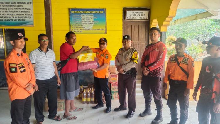 Bupati Bengkalis Melalui BPBD Bengkalis Berikan Bantuan 10 KK Korban Bencana Angin Puting Beliung