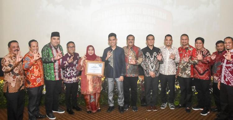 Bupati Bengkalis Raih Penghargaan dari Menteri Pemuda dan Olahraga RI