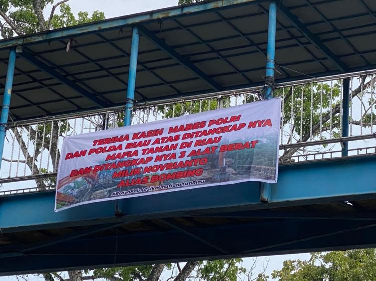 Ungkap Oknum Mafia Tanah di Siak Kecil, Spanduk Terbentang Besar Ucapan Terima Kasih Mabes Polri dan Polda Riau