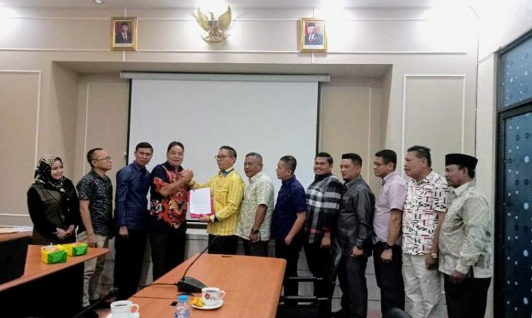 36 Anggota DPRD Bengkalis Layangkan Surat Mosi Tak Percaya, Minta Ketua Khairul Umam dan Syarial Diganti