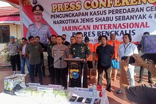 Polres Bersama Kodim 0303 Bengkalis Amankan 4 Kg Shabu di Loker Penyebrangan