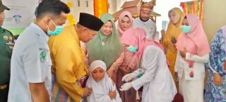 Diskes Rohil Launching Pencanangan Antigen Baru Sekaligus Memberikan Imunisasi Kepada Siswa