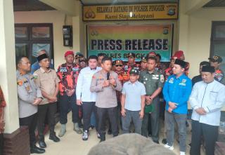 Kapolres Bengkalis Pimpin Press Release Perkara Pelecehan Terhadap Simbol Negara di Polsek Pinggir