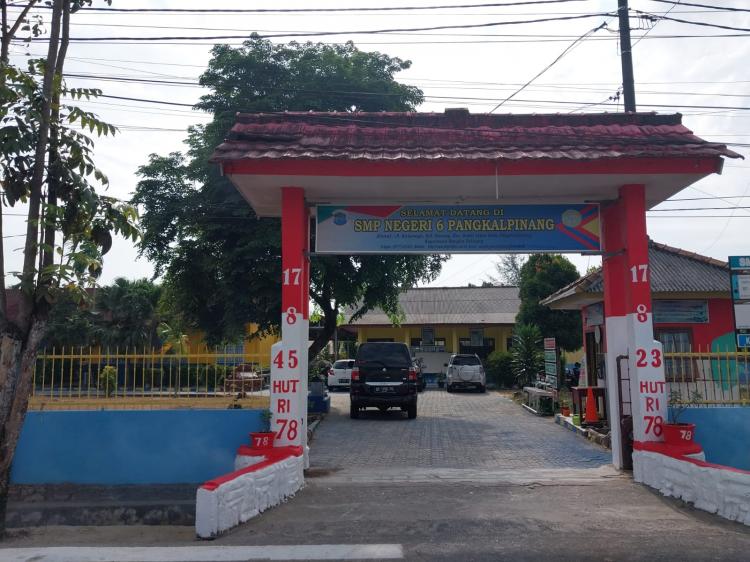 Wali Murid SMPN 6 Pangkalpinang Keluhkan Sudah Triwulan Baju Seragam Tidak Ada