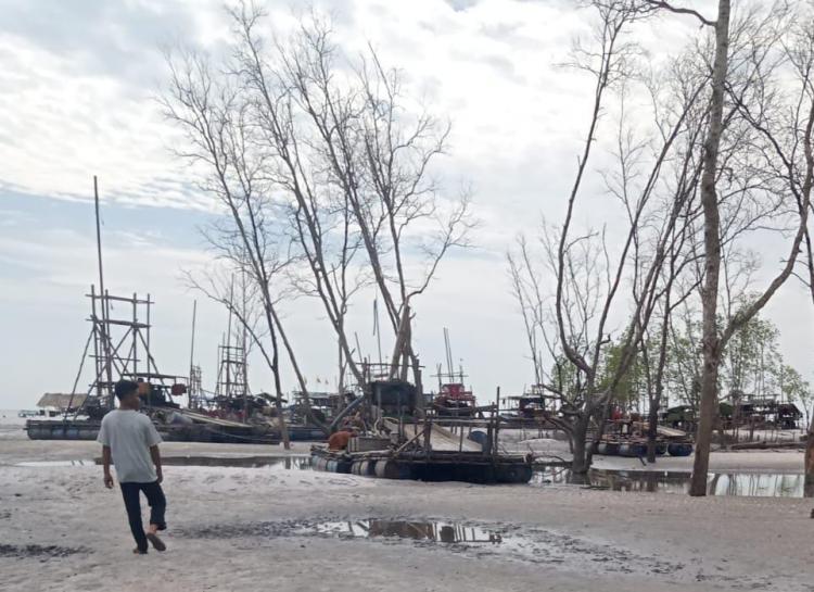 Mengapa Penambang Liar di Laut Penagan Tidak Dihentikan Seperti di Tembelok?
