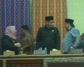 Sofyan Ketua DPRD Sementara Pimpin Paripurna Pengesahan APBD-P Rp 4,8 T