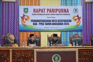 Dihadiri Bupati, Paripurna DPRD Bengkalis Hanya Dipimipin Dua Ketua