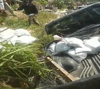Kecelakaan Tunggal di Bangka Barat: Mobil Bermuatan Timah Terbalik