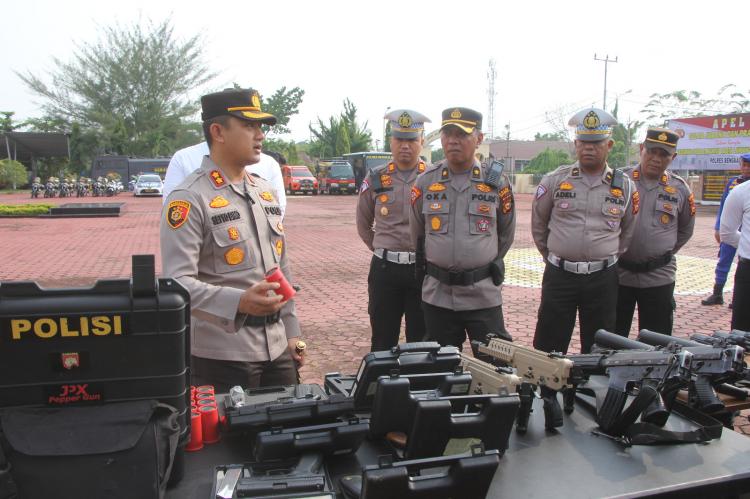Jelang Pemilu, Kapolres Bengkalis Cek Personil dan Peralatan dalam Kesiapan Pelaksanaan Operasi Mantap Brata Lancang Kuning 2023-2024