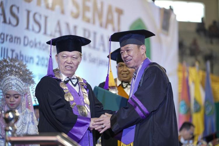 Bupati Rohil Resmi Menyandang Gelar Magister Sain