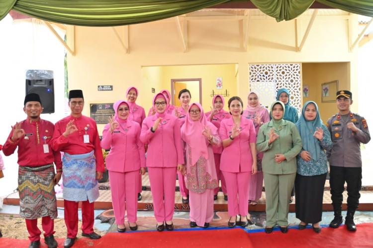 Program Bhayangkari Peduli dalam Rangka HKGB ke 71, Nyonya Nindya M Iqbal Resmikan MCK Musholla Al Jihad