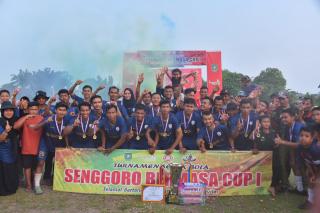 Turnamen Sepak Bola Secara Resmi di Tutup Bupati Bengkalis, Tim Senggoro FC Kembali Juara 1