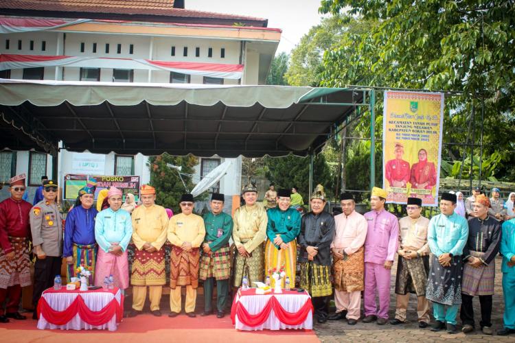 Muhammad Zuhri Pimpin Apel Hari Jadi ke-21 Kecamatan Tanah Putih Tanjung Melawan Rohil 