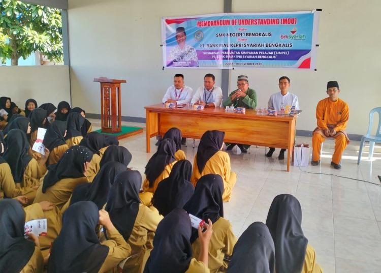 PT BRK Syariah Sosialisasi Tabungan SIMPEL di SMK Negeri 1 Bengkalis