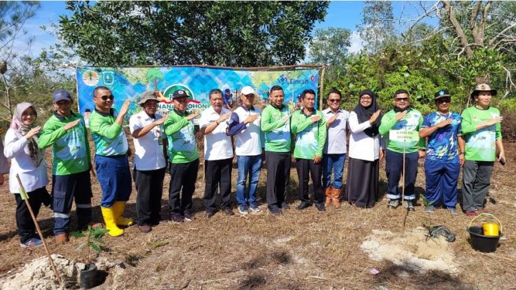DLH Belitung Bersama PT Timah Tbk Tanam Pohon di Lahan Bekas Tambang Peringati Hari Menanam Pohon Indonesia