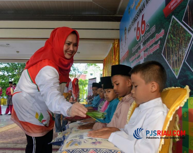 Hari Perkebunan Nasional ke-66, Disbun Bengkalis Laksanakan Khitan Massal Sekaligus Launching Perkebunan Jempol