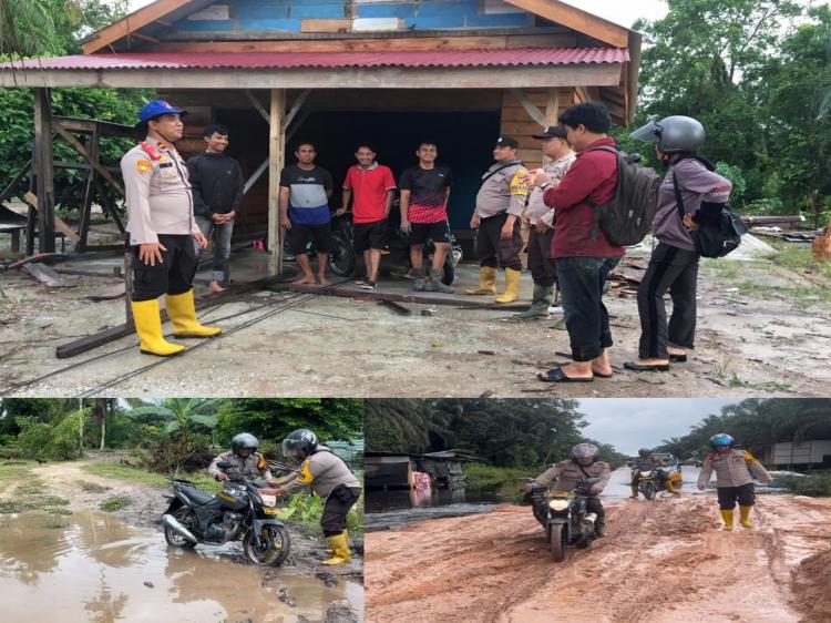 Sosialisasikan Pemilu Damai, Polsek Siak Kecil Lewati Jembatan Rapuh dan Jalan Lumpur Jumpai Gen Z