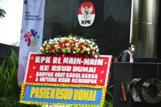 Keluhan Orang Tak Dikenal Mengirim Papan Bunga di Halaman Kantor KPK RI, Main-main ke Dumai