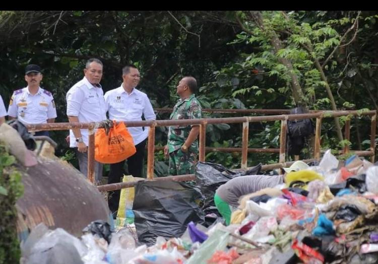 Agar Mobil Pengangkut Sampah Berjalan Lancar, Pemko Pekanbaru Lakukan Penataan TPA