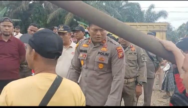 DPRD Tak Pedulikan Nasip Warga Kampar, Akses Depan Rumah dan Jalan Warga di Batulangkah Kecil Mau Ditutup Perusahaan