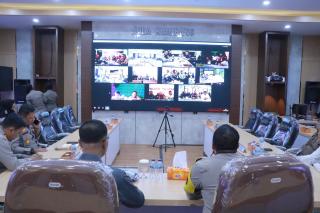 Bimtek Kepada Petugas di TPS, Sekdako Pekanbaru Bersama Kapolresta Pimpin Rapat Secara Zoom Meeting
