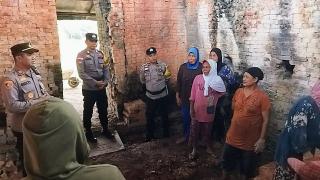 Personil Polsek Bantan Sambangi Para Pekerja Wanita, Ini Pesan AKP Kasmandar Subekti