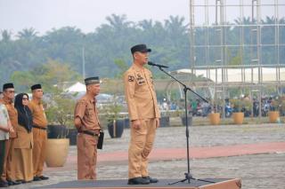 Tetap Disiplin dalam Bekerja, Sekdako Pekanbaru Pimpin Upacara Bersama ASN