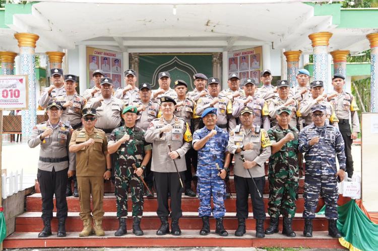 Kunjungi Pulau Terluar  Perbatasan, Kapolda Riau Pastikan Kesiapan Pengamanan Pemilu Mendatang