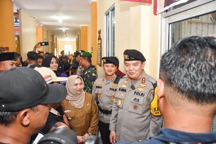 Kapolda Riau Didampingi Bupati Kasmarni dan Kapolres Bengkalis Tinjau Kesiapan Keamanan Pemilu di Rupat 