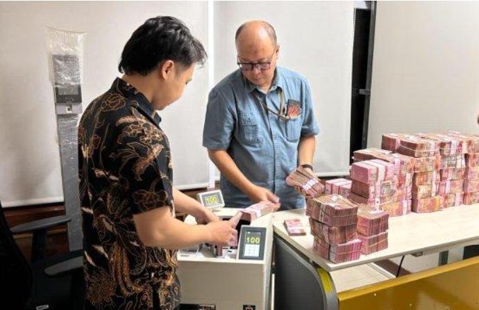 Serangkaian Penggeledahan Terkait Korupsi Tata Niaga Timah: Uang Rupiah dan Dollar Singapura Disita
