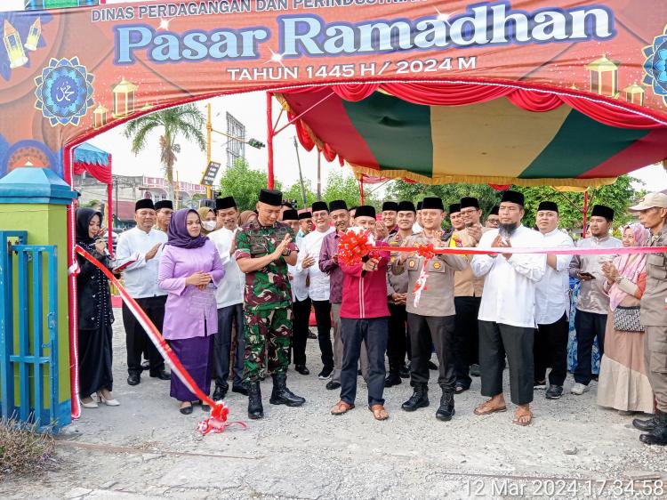 Resmikan Pasar Ramadhan 1445 H, Wabup Bagus Santoso; Dapat Dongkrak Pertumbuhan UMKM Khusus di Bidang Kuliner