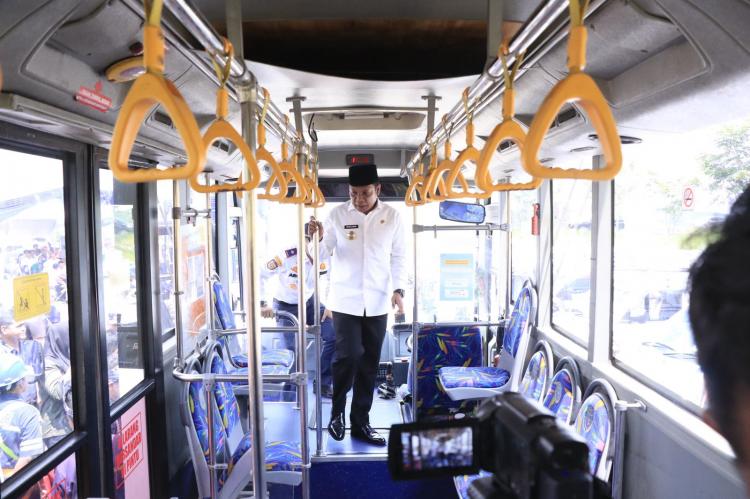 Pj Wako Muflihun Resmikan Layanan Mobil LPJU dan Bus TMP Gratis Bagi ASN